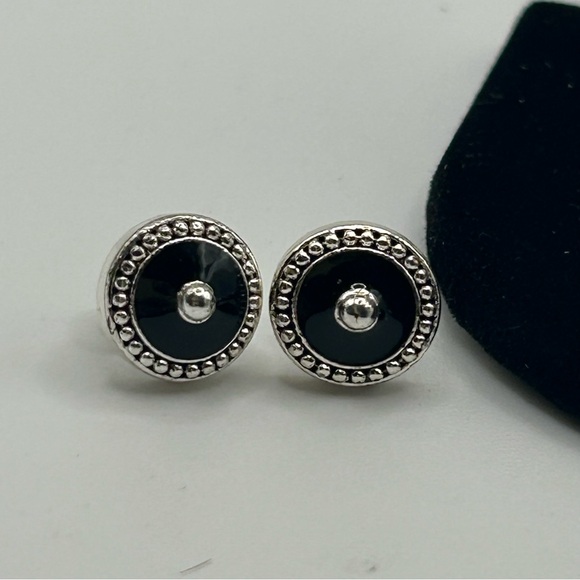 Elegant Black and Silver Tone 'Costume Jewelry' Ring SZ. 8 & 2 Sets of earrings - Picture 2 of 16